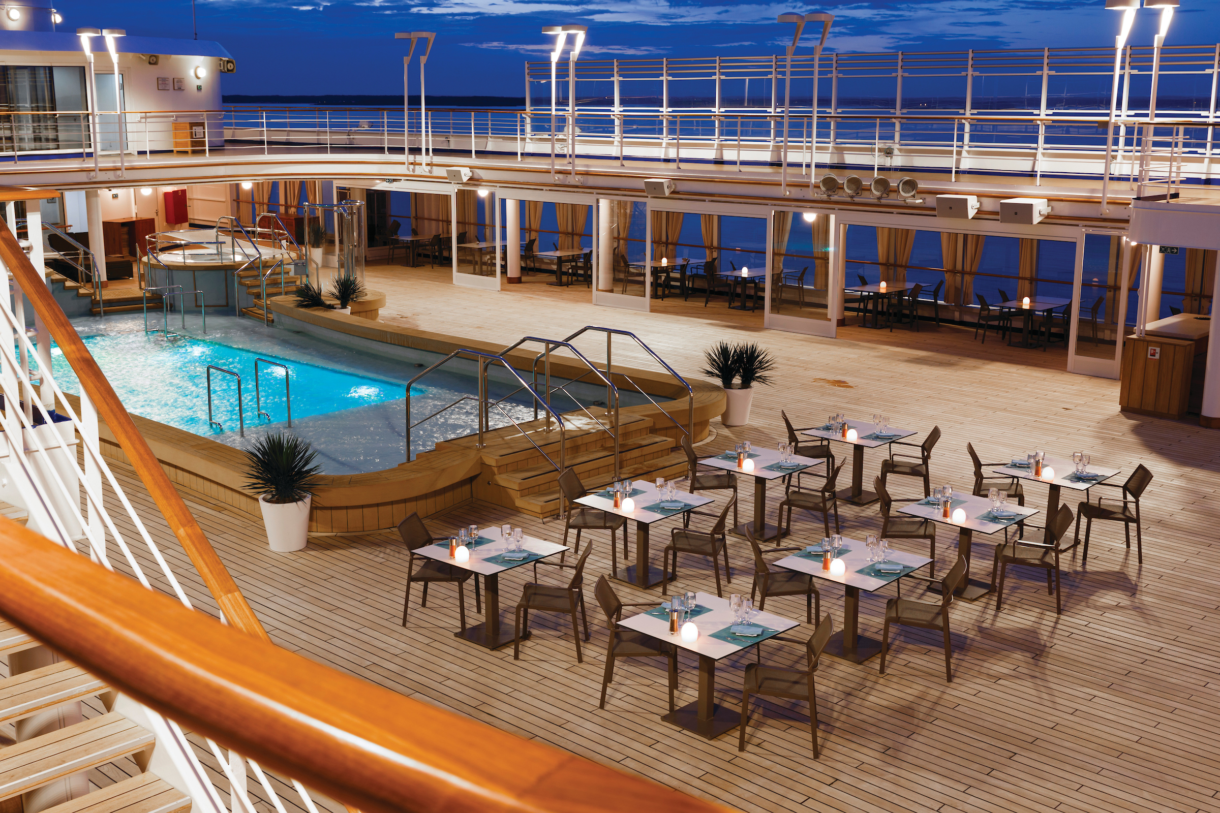Silversea - Silver Spirit - Pool 1.jpg